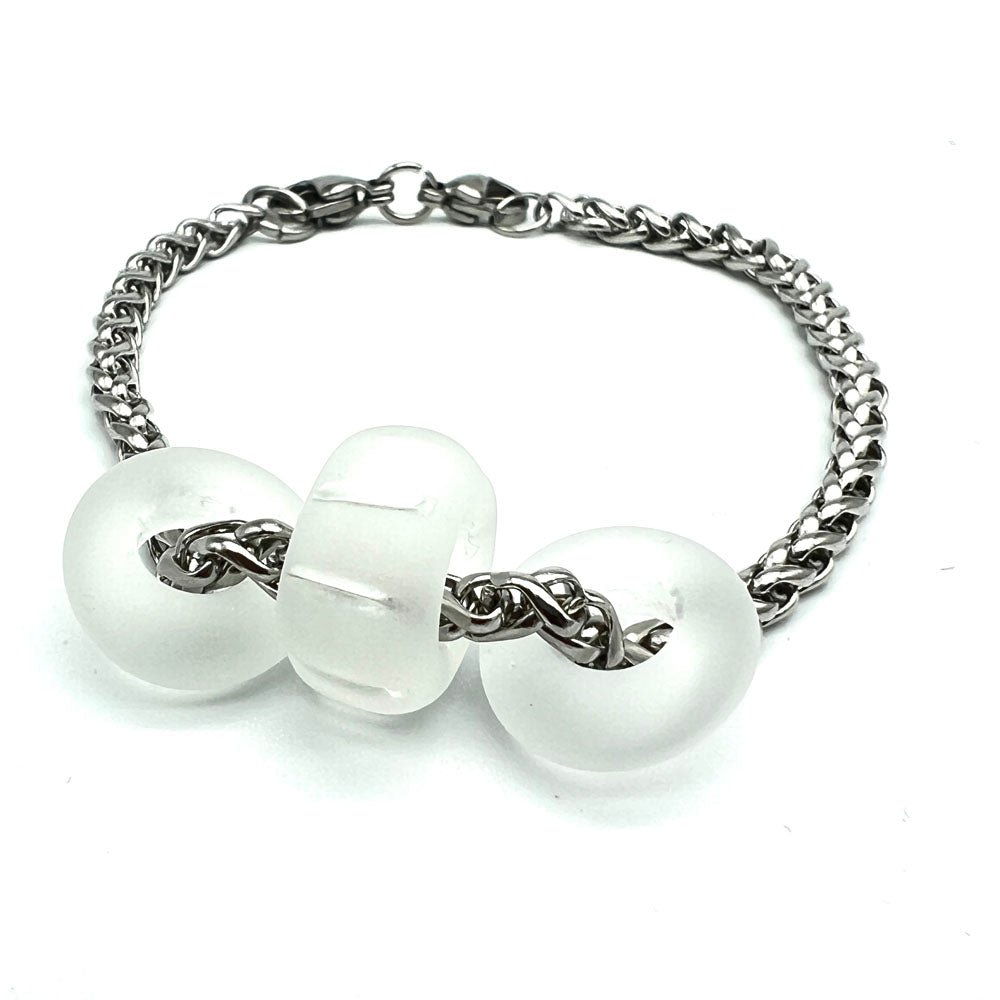 Bracelet with 3 frosted clear glass beads