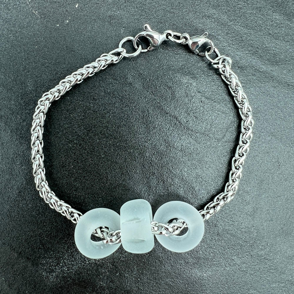 Bracelet with 3 frosted clear glass beads