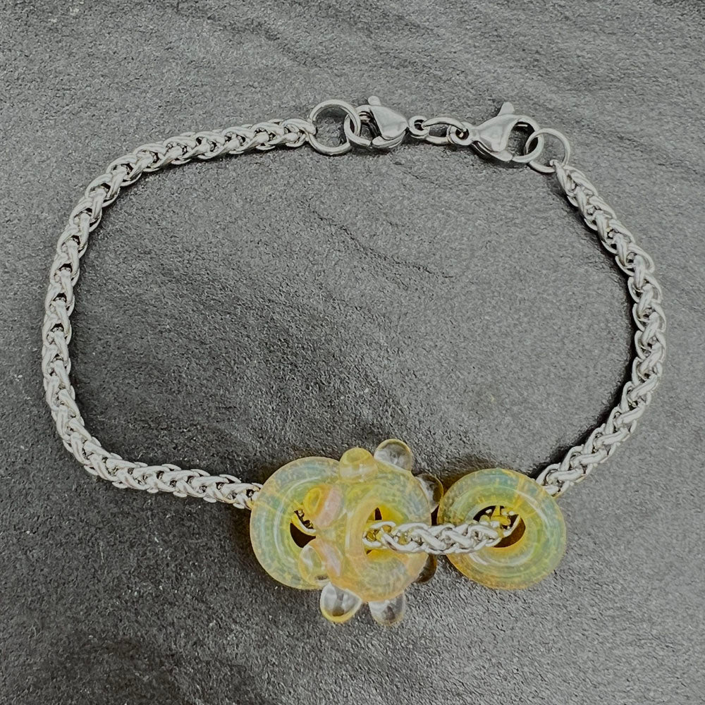 Bracelet with 3 golden droplet glass beads